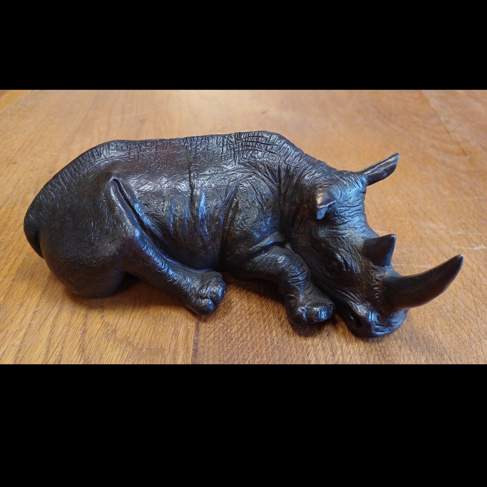 Edition d'une petite sculpture de rhinoceros en bronze à partir d'une cire originale - Collection particulière