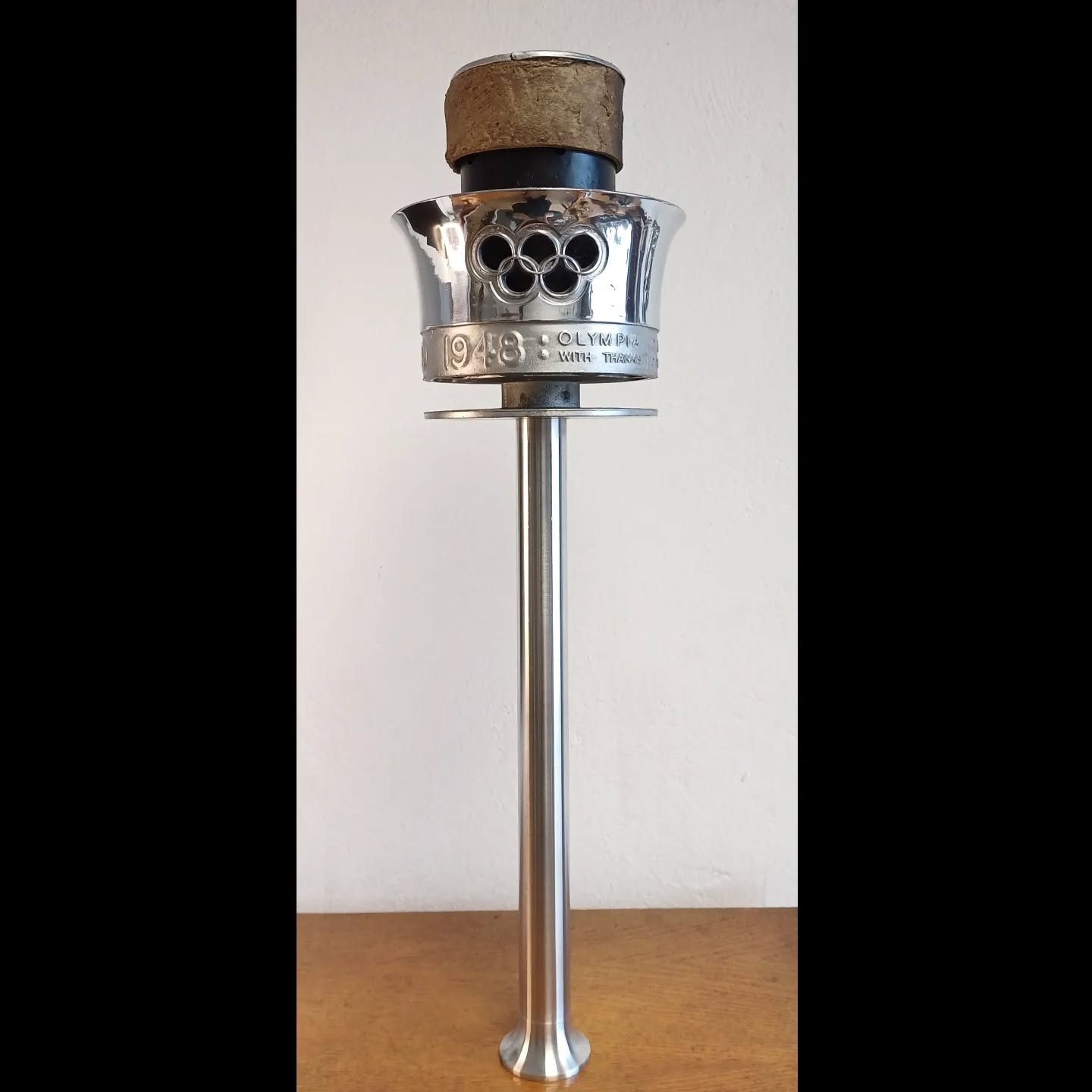 Torche olympique en aluminium des jeux de Londres de 1948, restaurée - Collection particulière